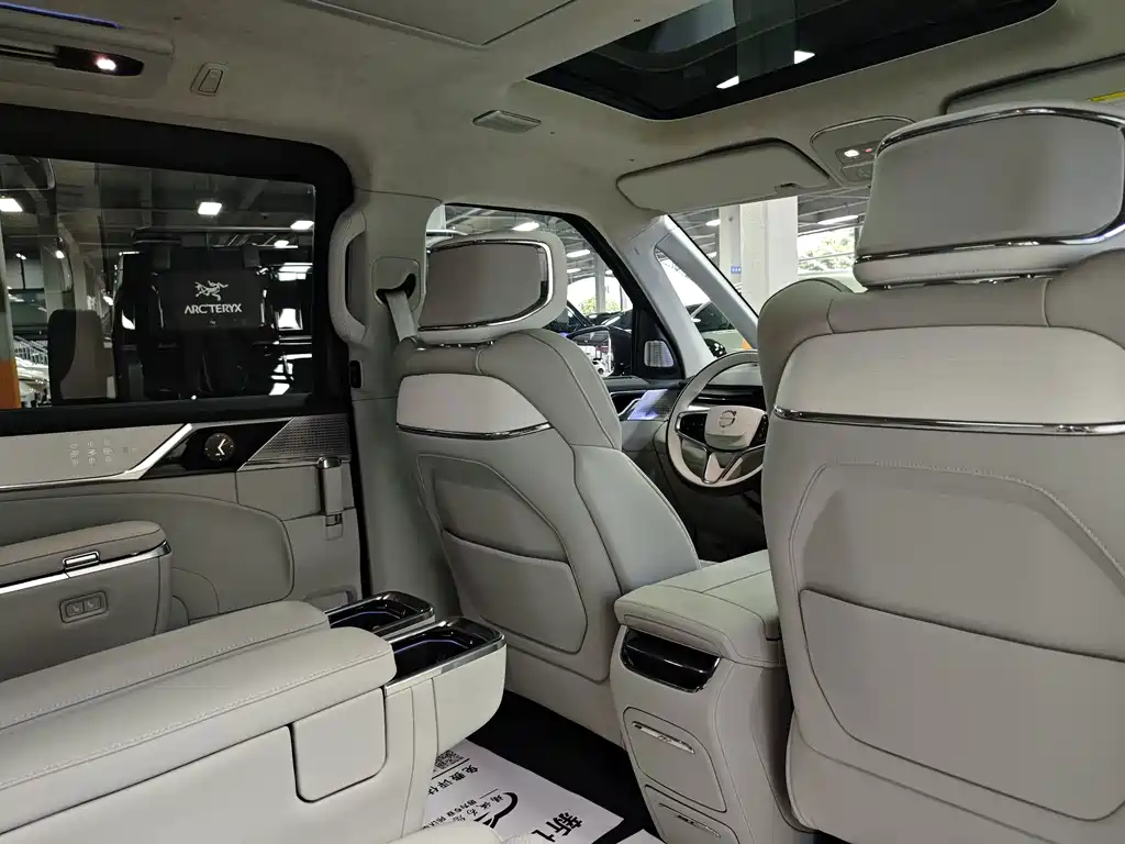 Volvo EM90 — миниатюра 11