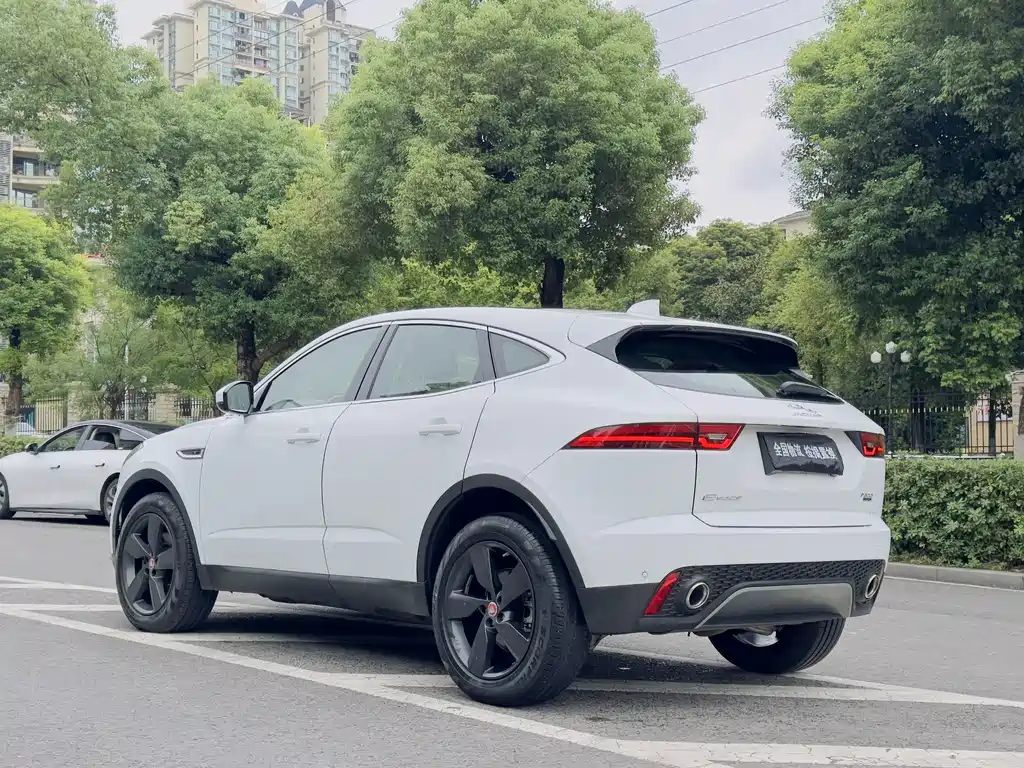 Jaguar E-PACE — миниатюра 18