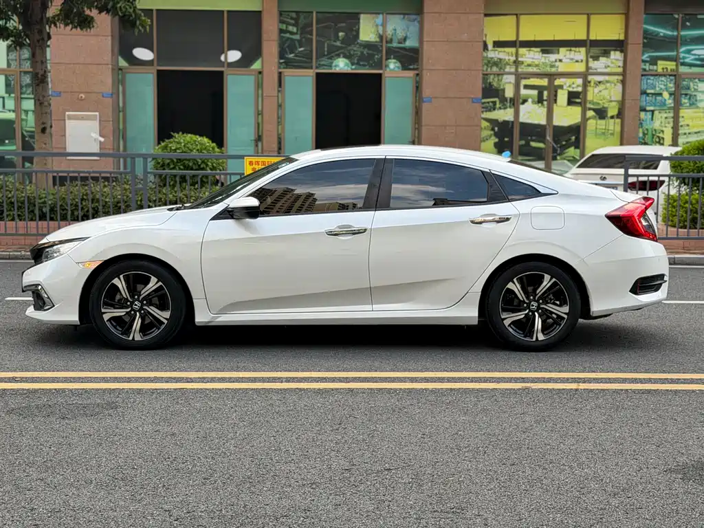 Honda Civic — миниатюра 12