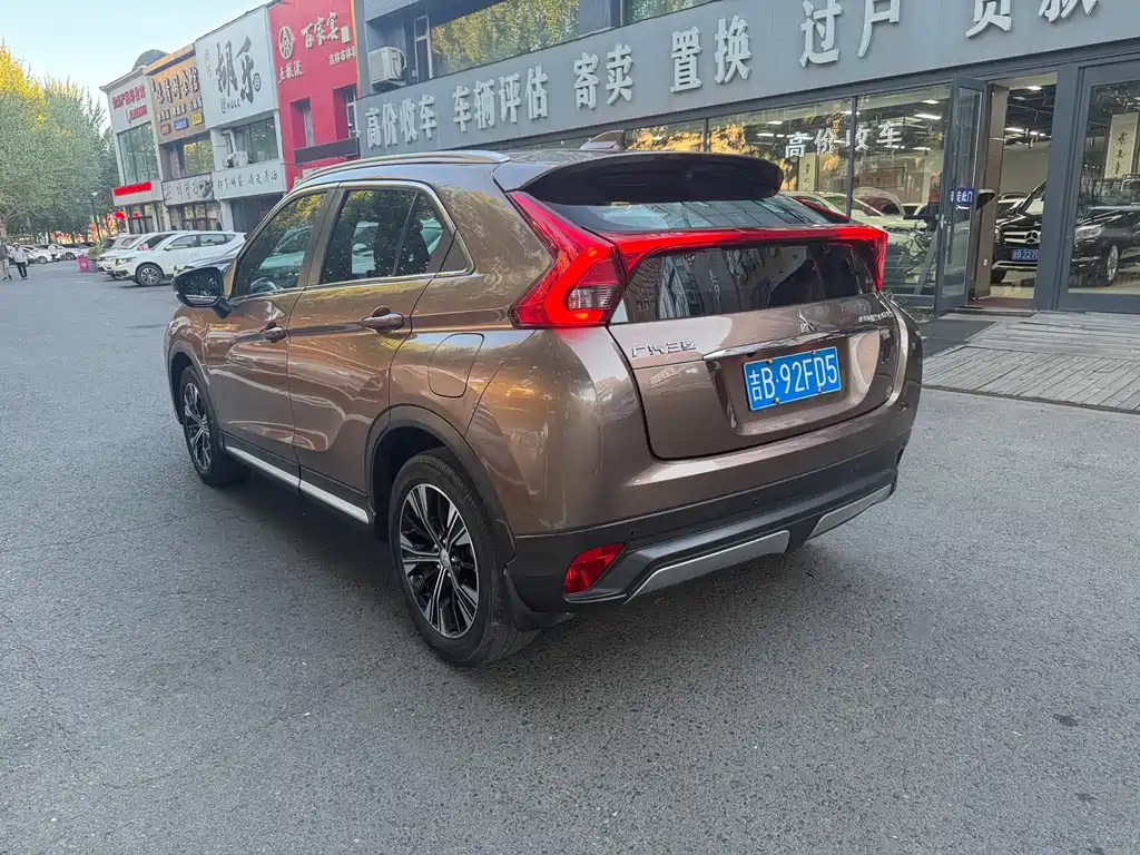 Mitsubishi Eclipse Cross — миниатюра 4