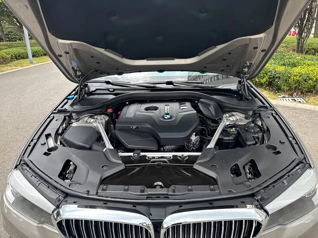 BMW 5 Series — миниатюра 16