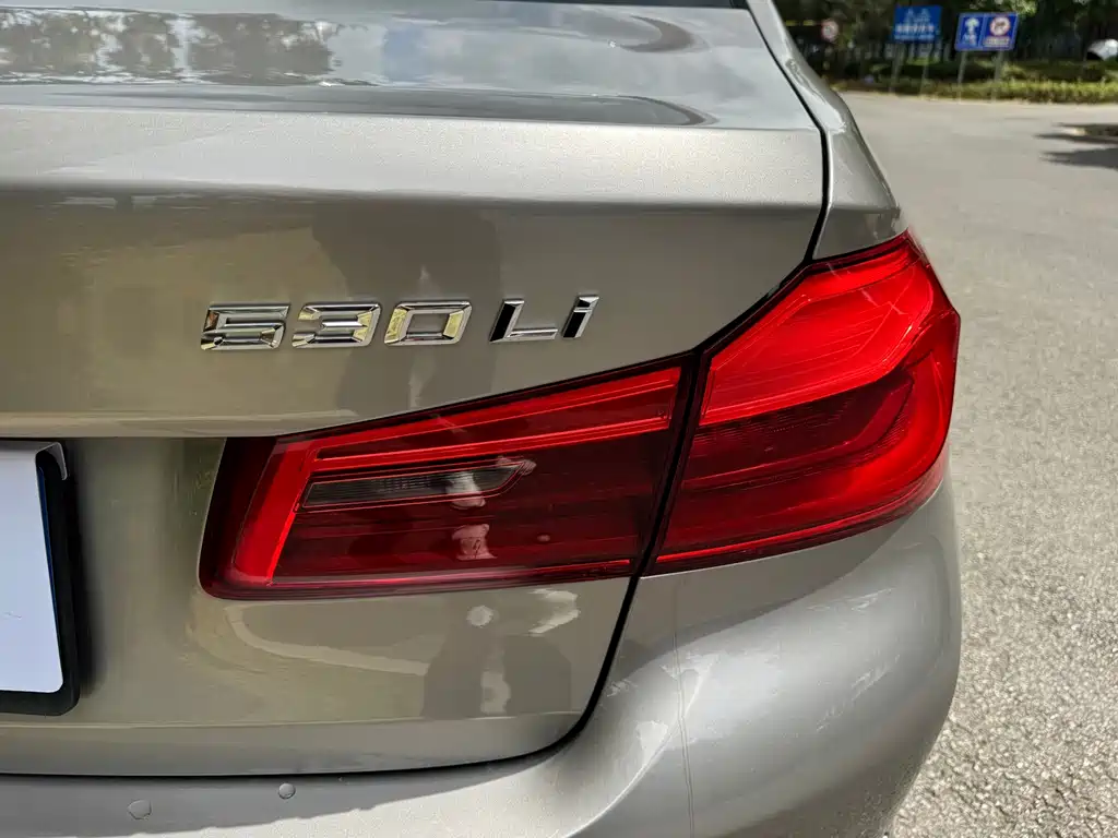 BMW 5 Series — миниатюра 20