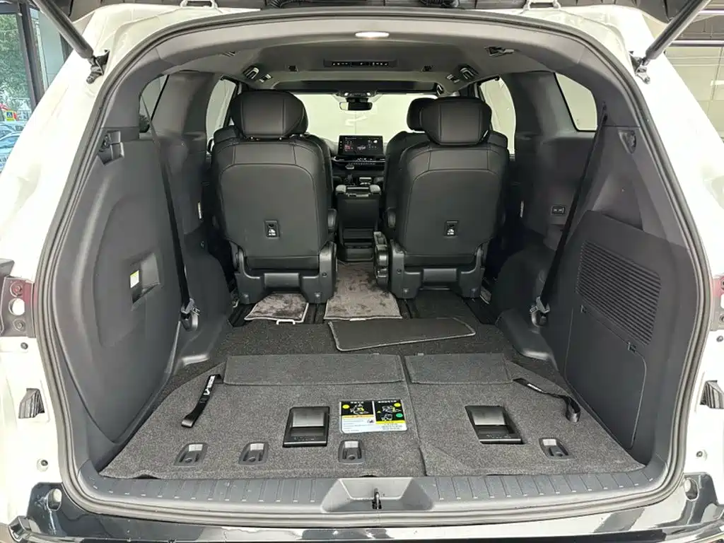 Toyota Sienna — миниатюра 22