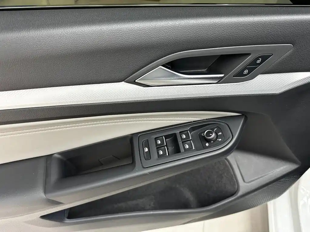 Volkswagen Golf — миниатюра 25