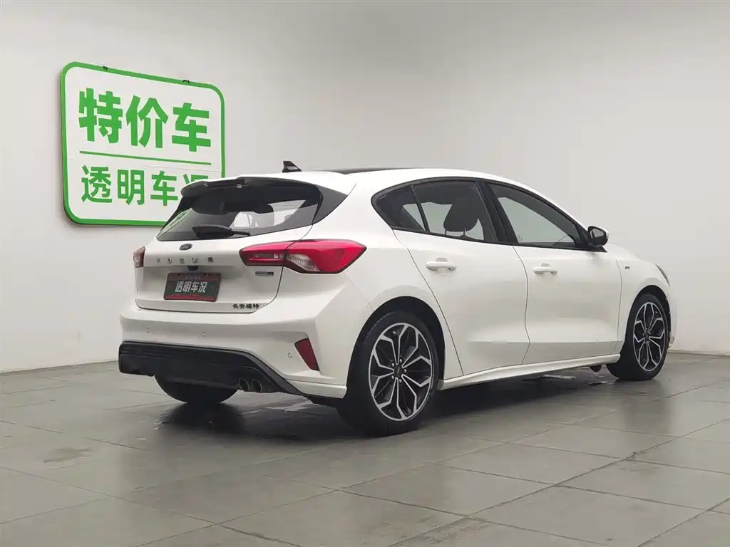 Ford Focus 2021 EcoBoost 180 AT ST Line