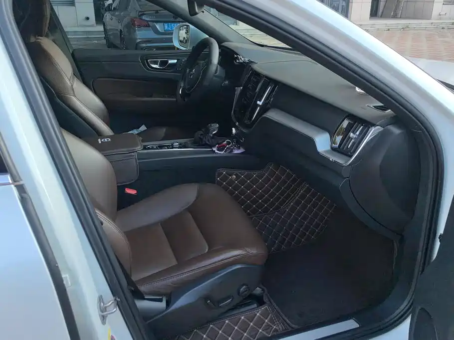 Volvo XC60 — миниатюра 8