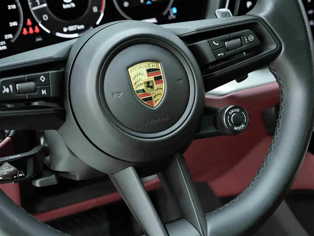 Porsche Cayenne — миниатюра 17