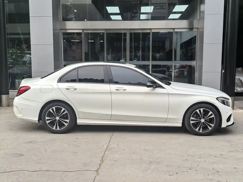 Mercedes-Benz C-Class — миниатюра 6