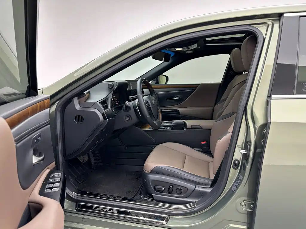 Lexus ES — миниатюра 9