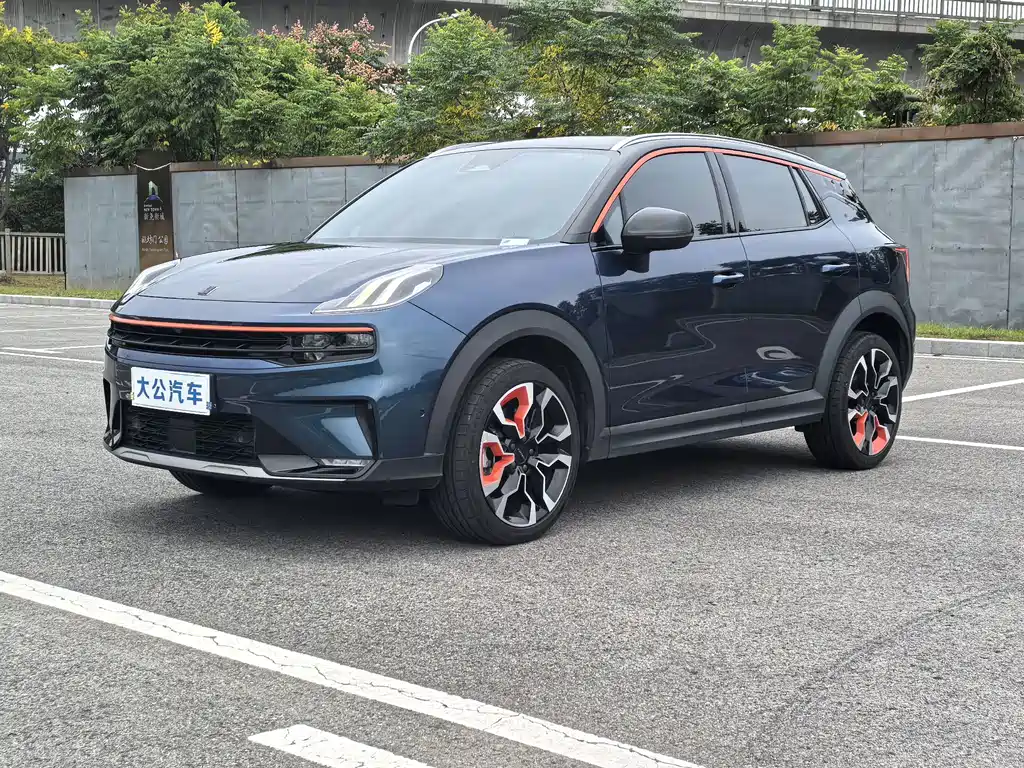 Lynk & Co 06