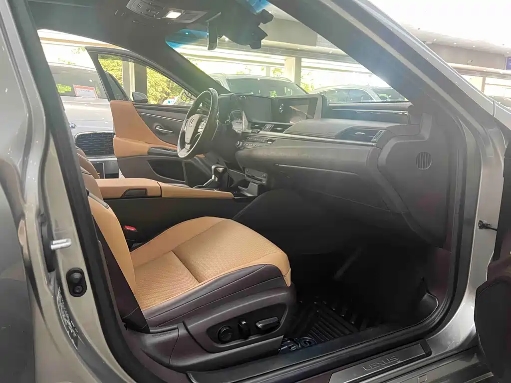 Lexus ES 2020 300h