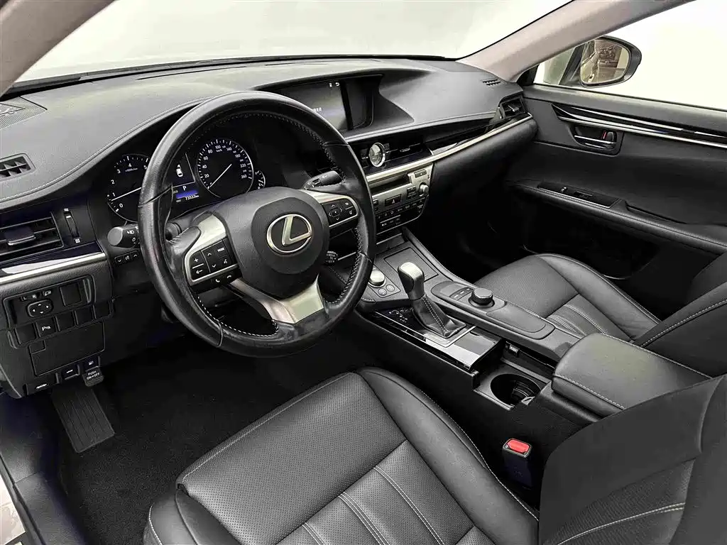 Lexus ES — миниатюра 16