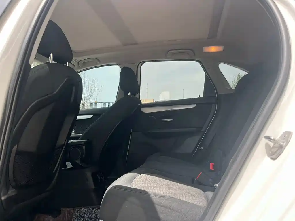 BMW 2 Series Active Tourer — миниатюра 5