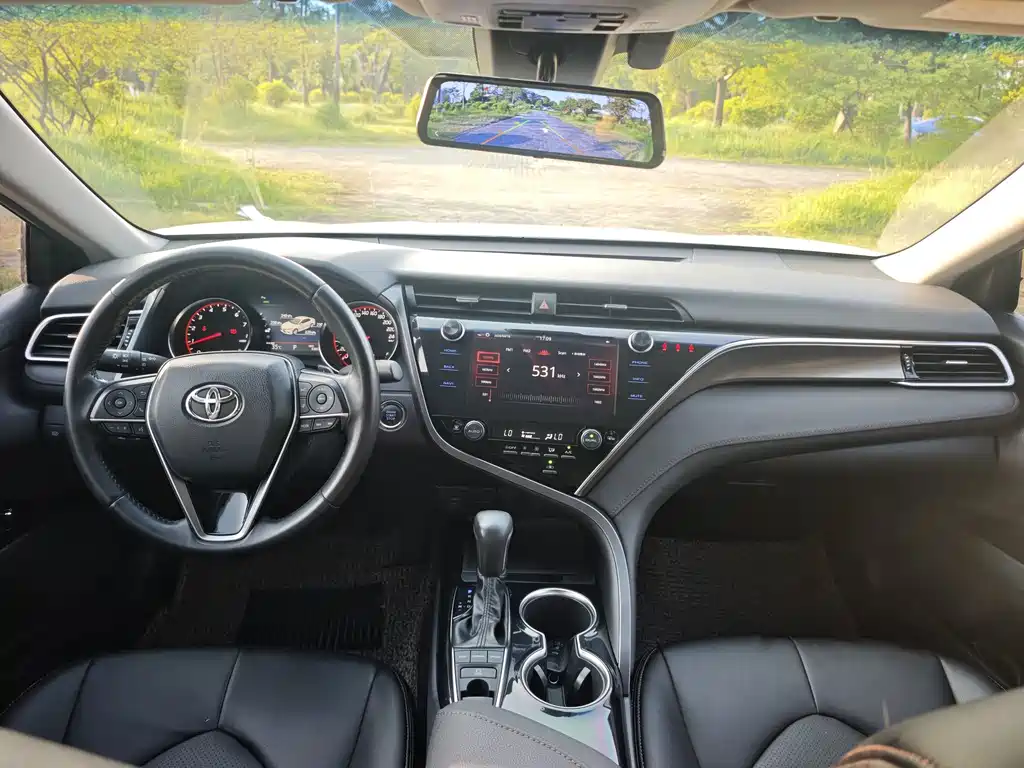 Toyota Camry — миниатюра 16