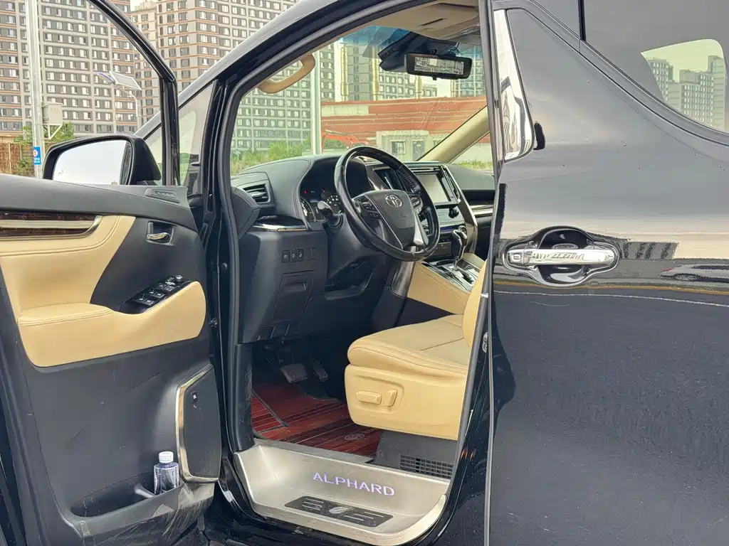 Toyota Alphard 2019 2.5L Luxury