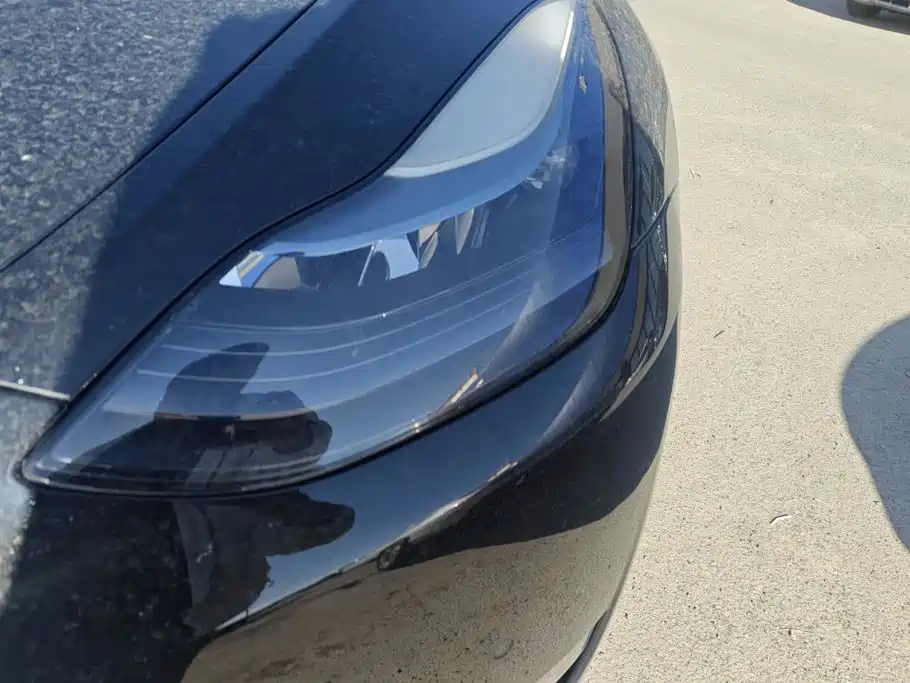 Tesla Model Y — миниатюра 5