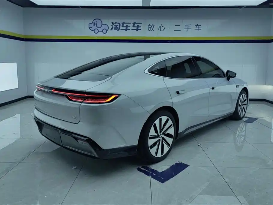 GEELY GALAXY GALAXY E8