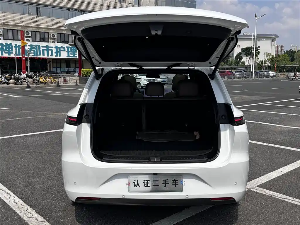 Li Auto Li L6 — миниатюра 25