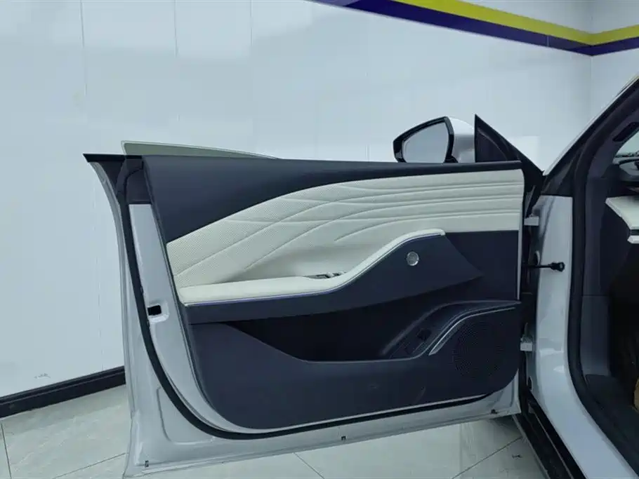 GEELY GALAXY GALAXY E8