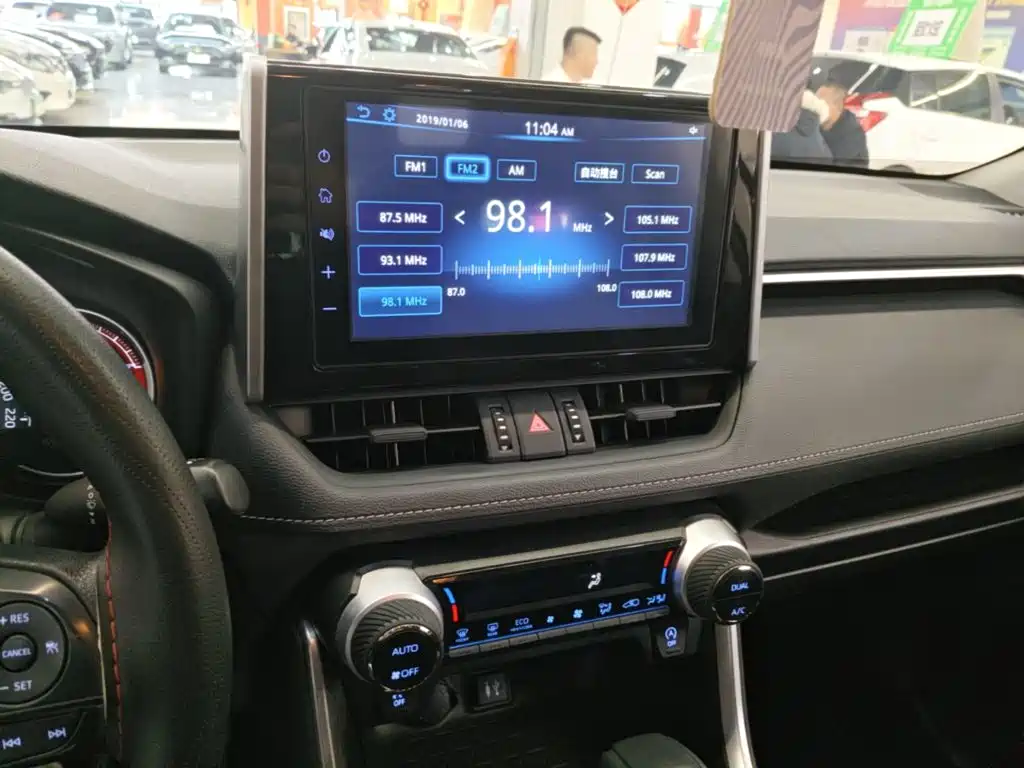 Toyota RAV4 — миниатюра 13