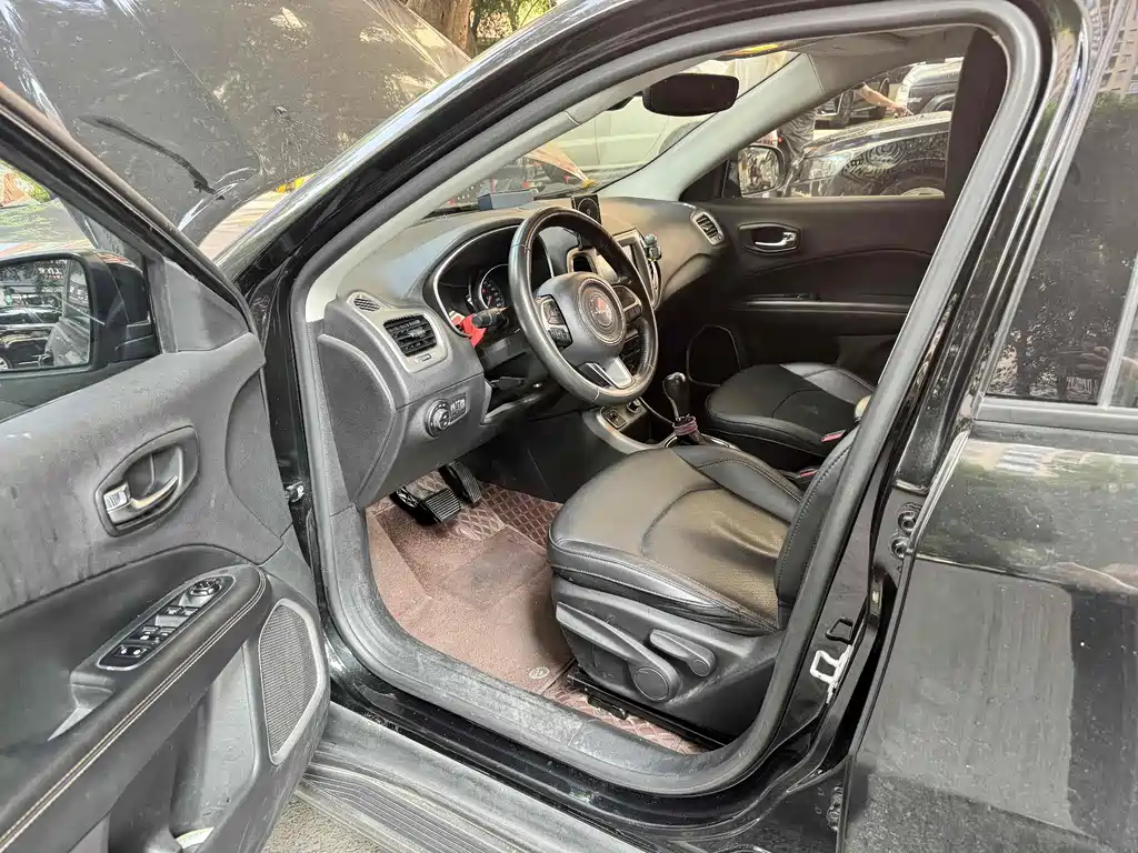 Jeep Compass — миниатюра 3