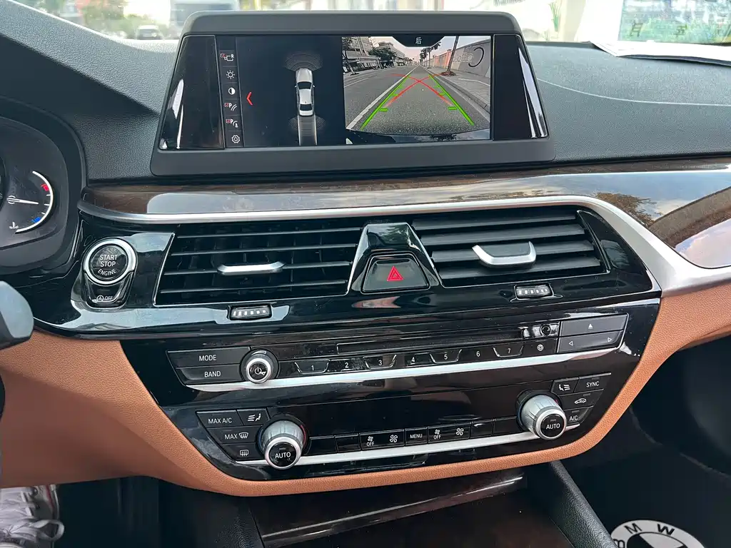BMW 5 Series — миниатюра 4