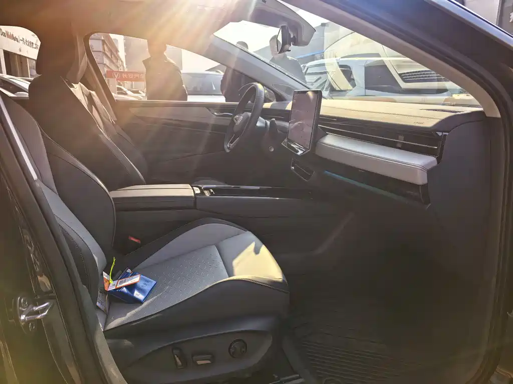 VOLKSWAGEN ID.7 VIZZION