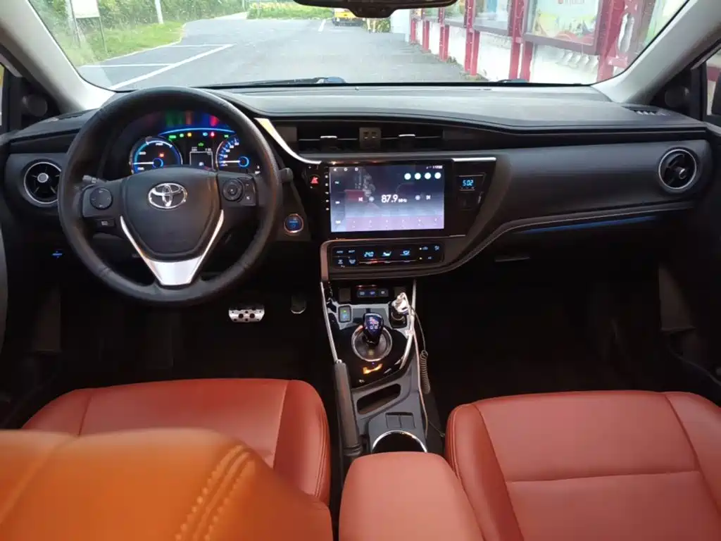 Toyota Corolla Hybrid — миниатюра 10
