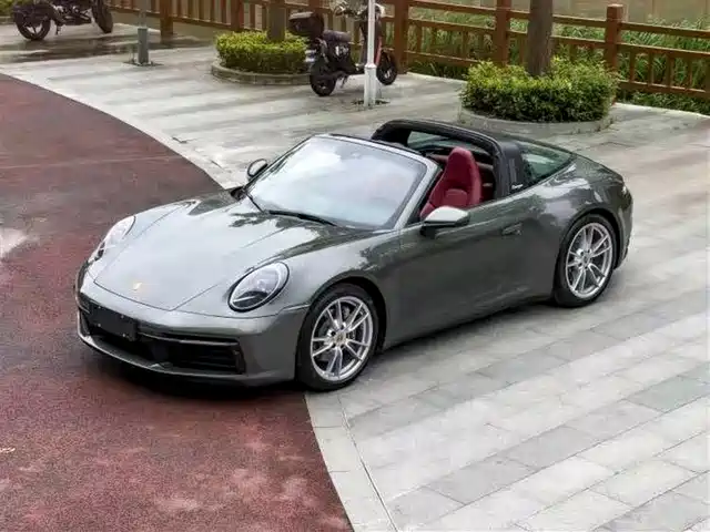 PORSCHE  911