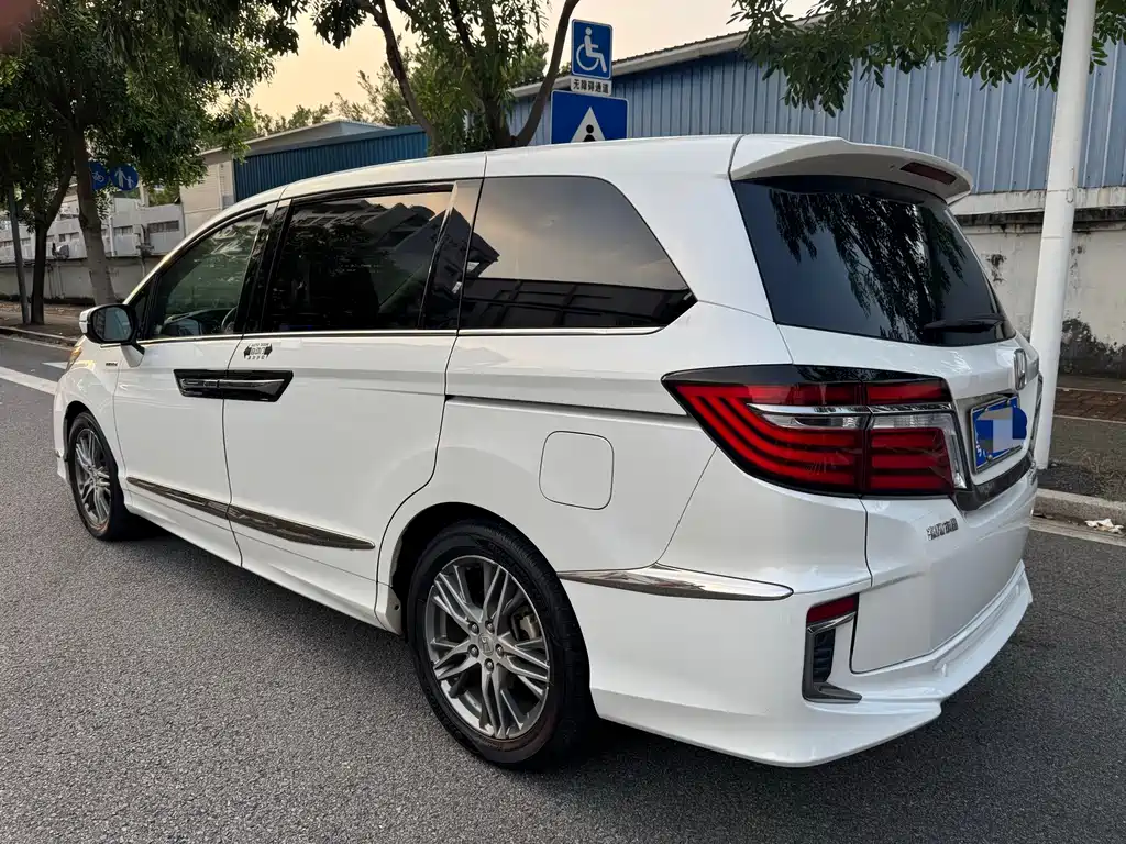 Honda Elysion — миниатюра 3