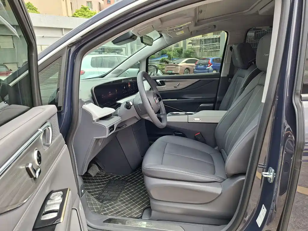 Buick GL8 — миниатюра 9