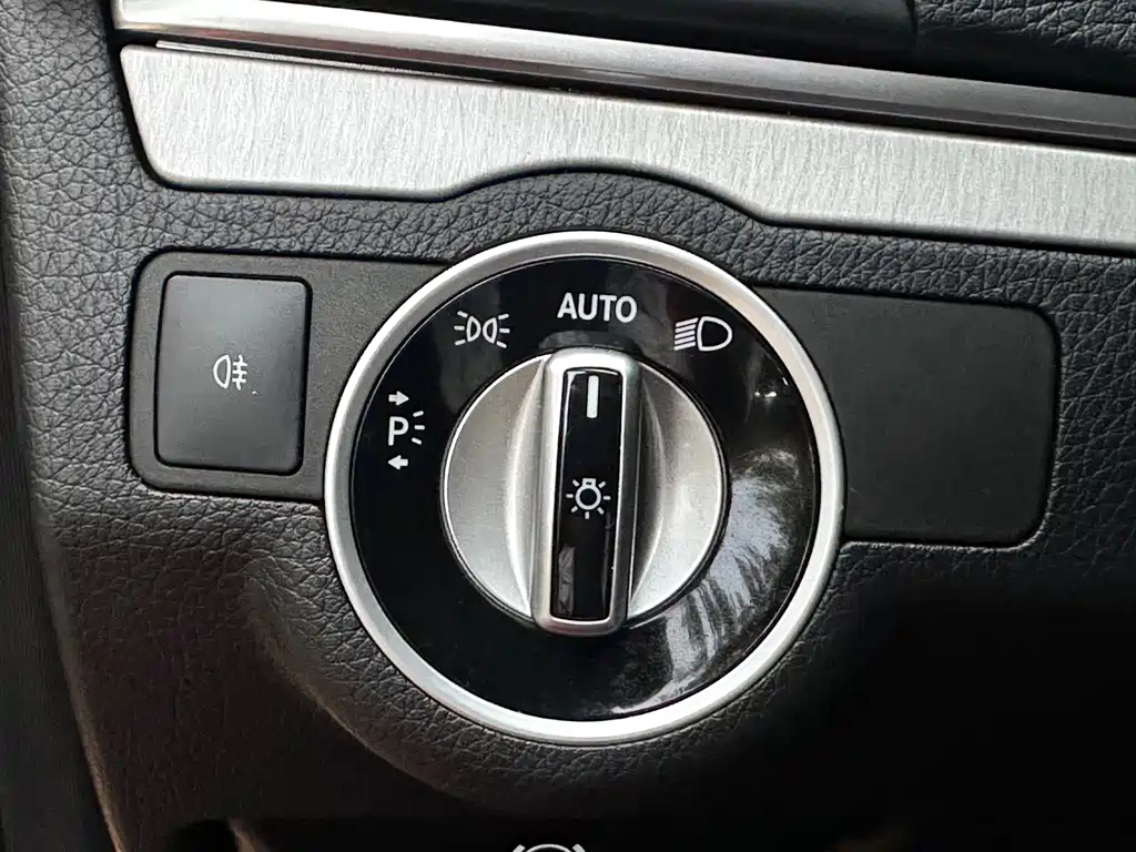 Mercedes-Benz E-Class (Import) — миниатюра 21