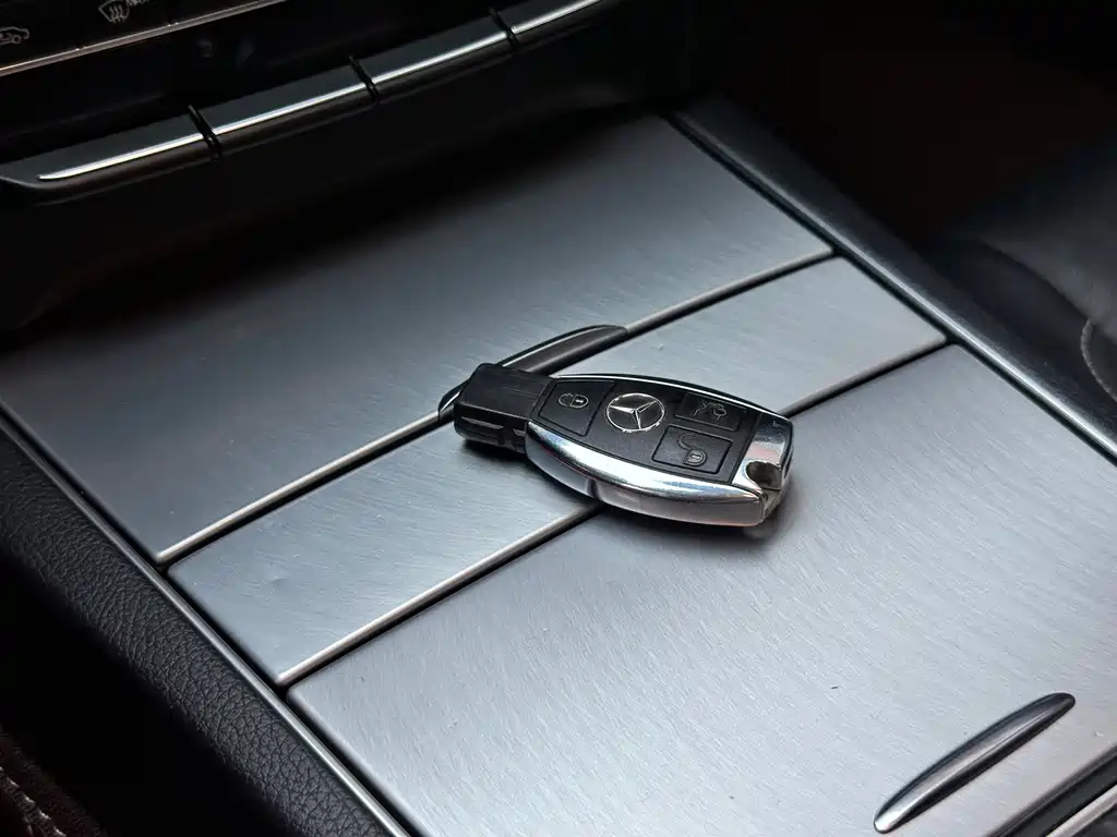Mercedes-Benz E-Class (Import) — миниатюра 38