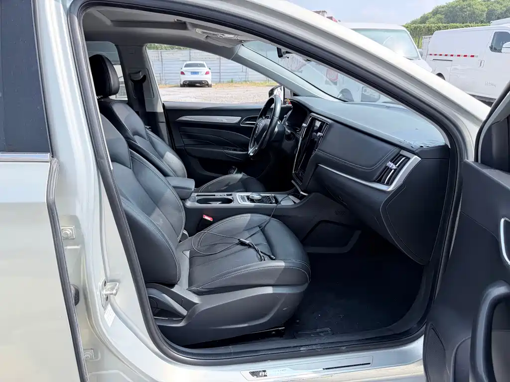 Roewe i6 New Energy — миниатюра 8