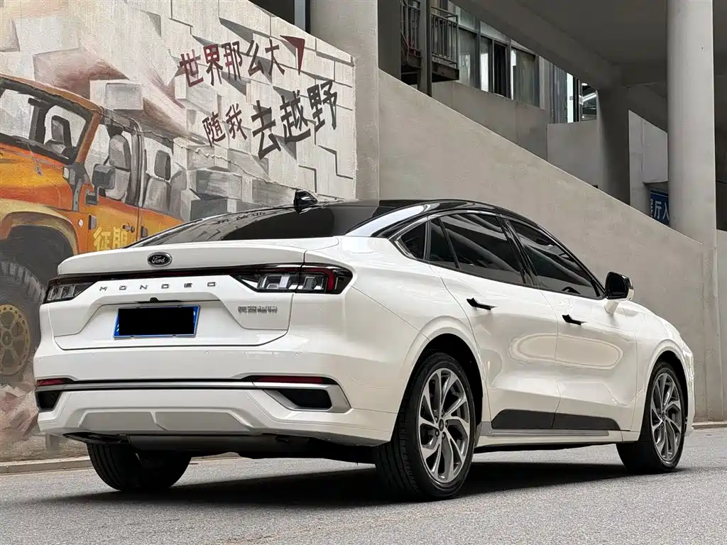 Ford Mondeo 2025 2.0T EcoBoost
