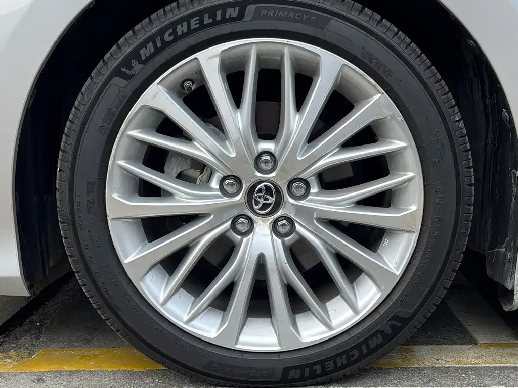 Toyota Camry — миниатюра 12