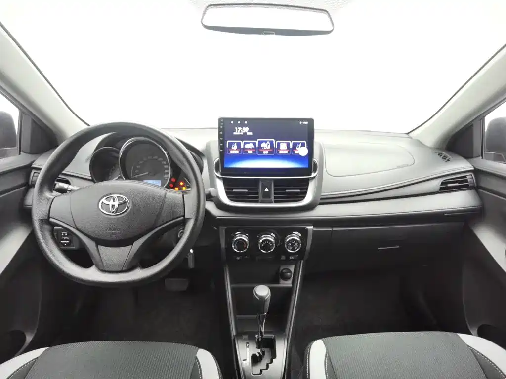 Toyota Yaris L — миниатюра 5