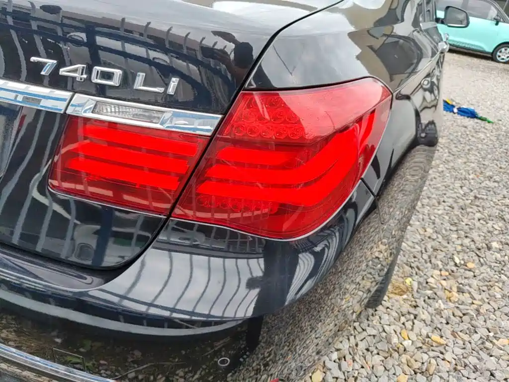 BMW 7 Series — миниатюра 8