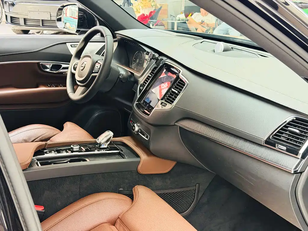Volvo XC90 — миниатюра 11