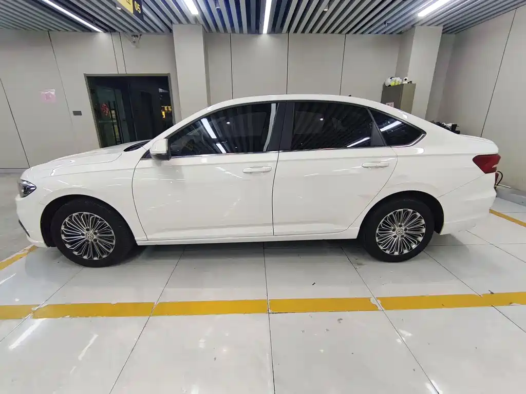 Volkswagen Lavida — миниатюра 2