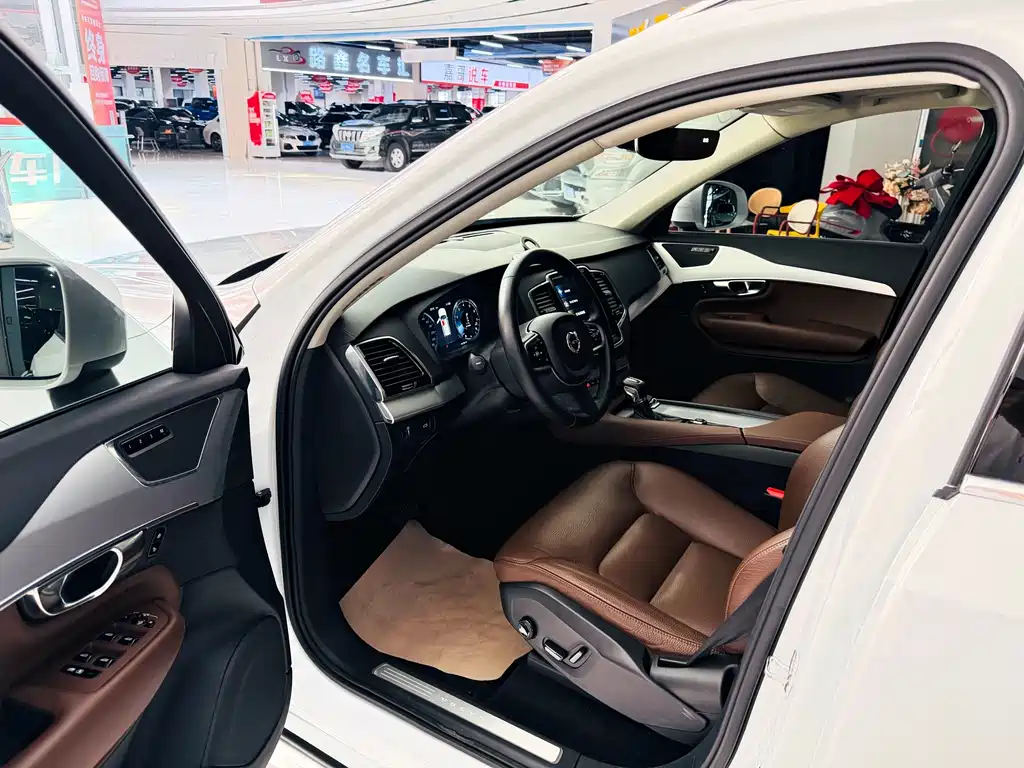 Volvo XC90 — миниатюра 7
