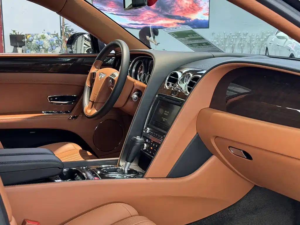 Bentley Flying Spur — миниатюра 9