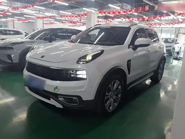 2020 Lynk & Co 01