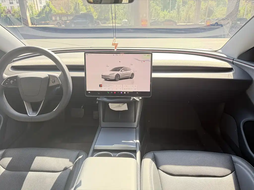 Tesla Model 3 — миниатюра 6