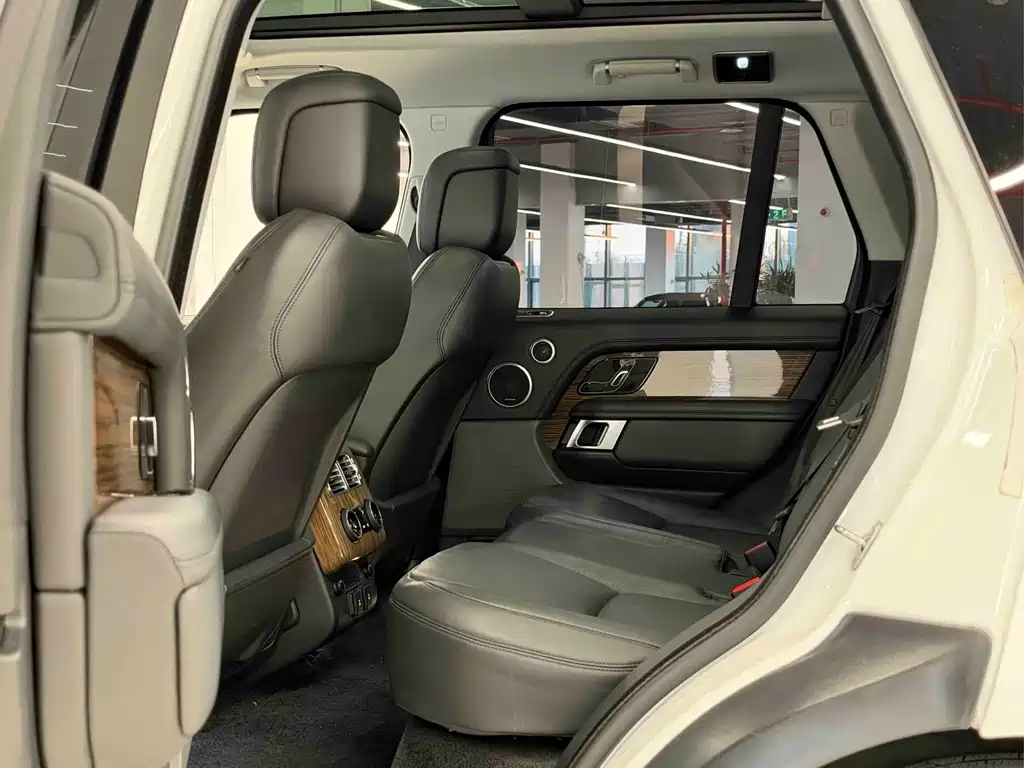 Land Rover Range Rover — миниатюра 8