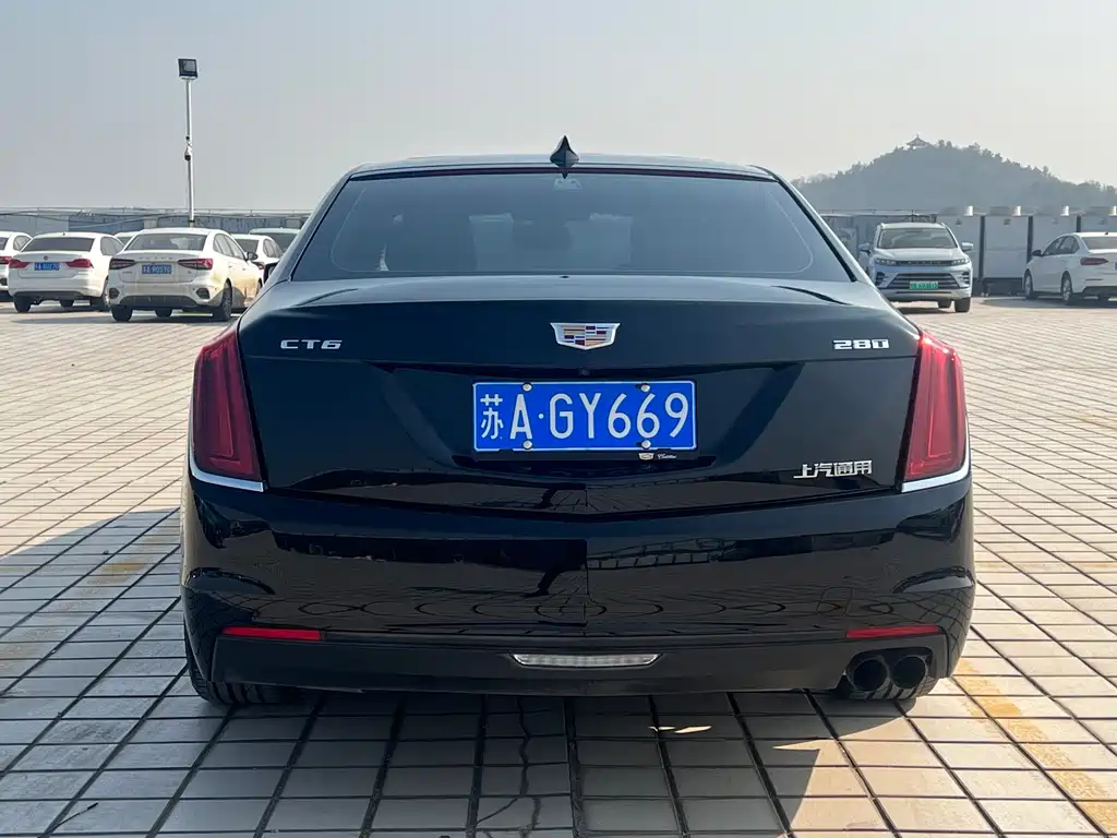 CADILLAC CT6