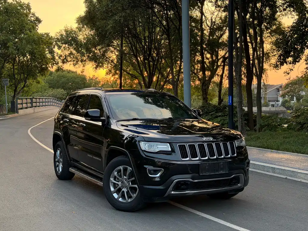 Jeep Grand Cherokee (Import) — миниатюра 3