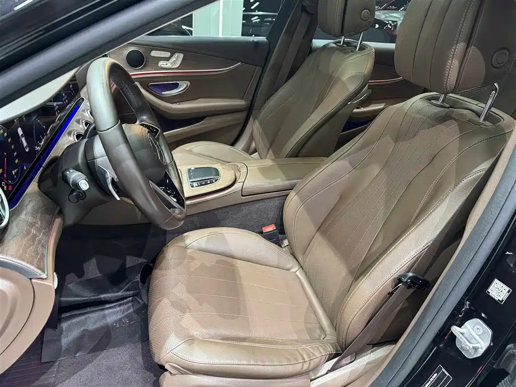 Mercedes-Benz E-Class — миниатюра 17