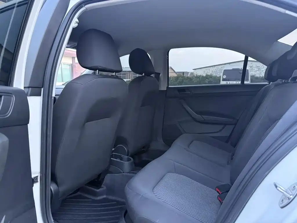Volkswagen Santana — миниатюра 8