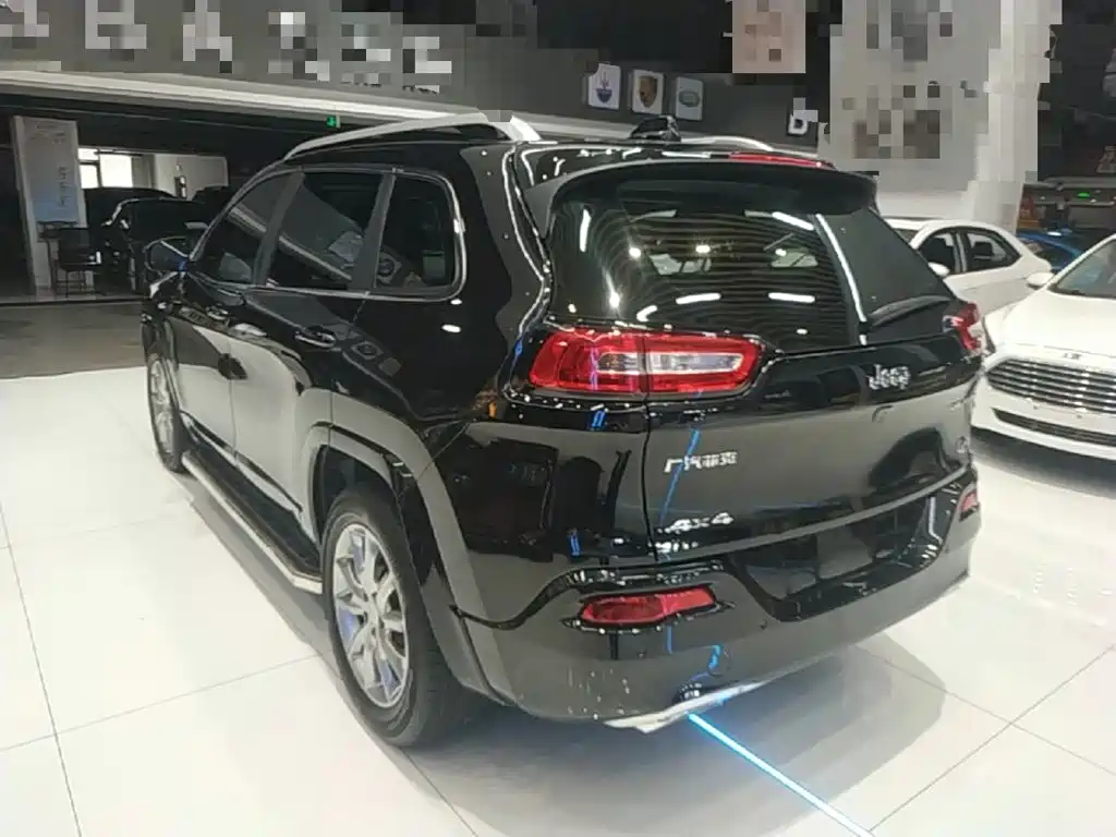 Jeep Cherokee — миниатюра 5